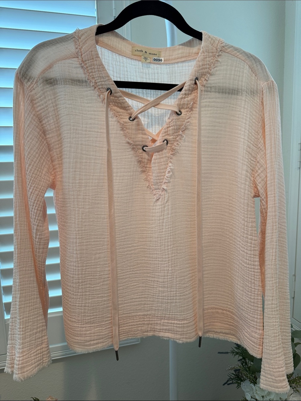 Cloth & Stone Women's pink Lace-Up Long Sleeve Top size small